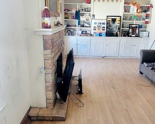 4th image of 1002 W Dominick St