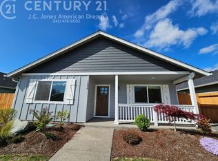 1006 SW L St, Grants Pass, OR 97526