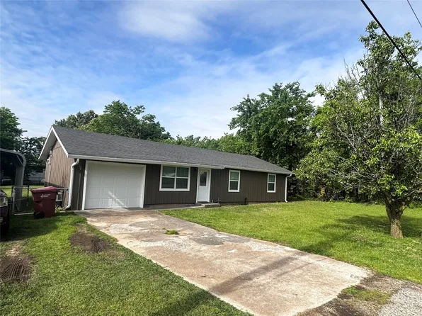905 W Main St, Como, TX 75431