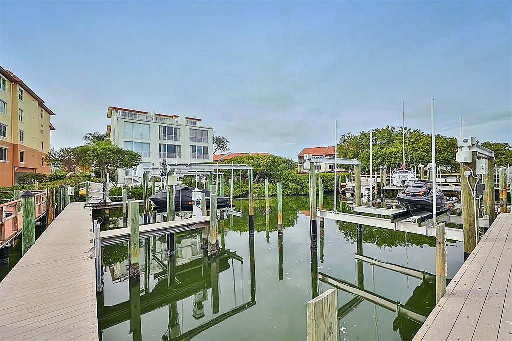 4 bed, 3.5 bath, 2750 sqft, $5,995 — Photo 4