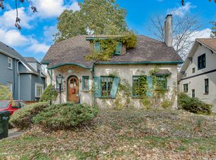 300 Blackhawk Rd, Riverside, IL 60546