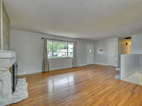 4th image of 808 Jamaica Dr