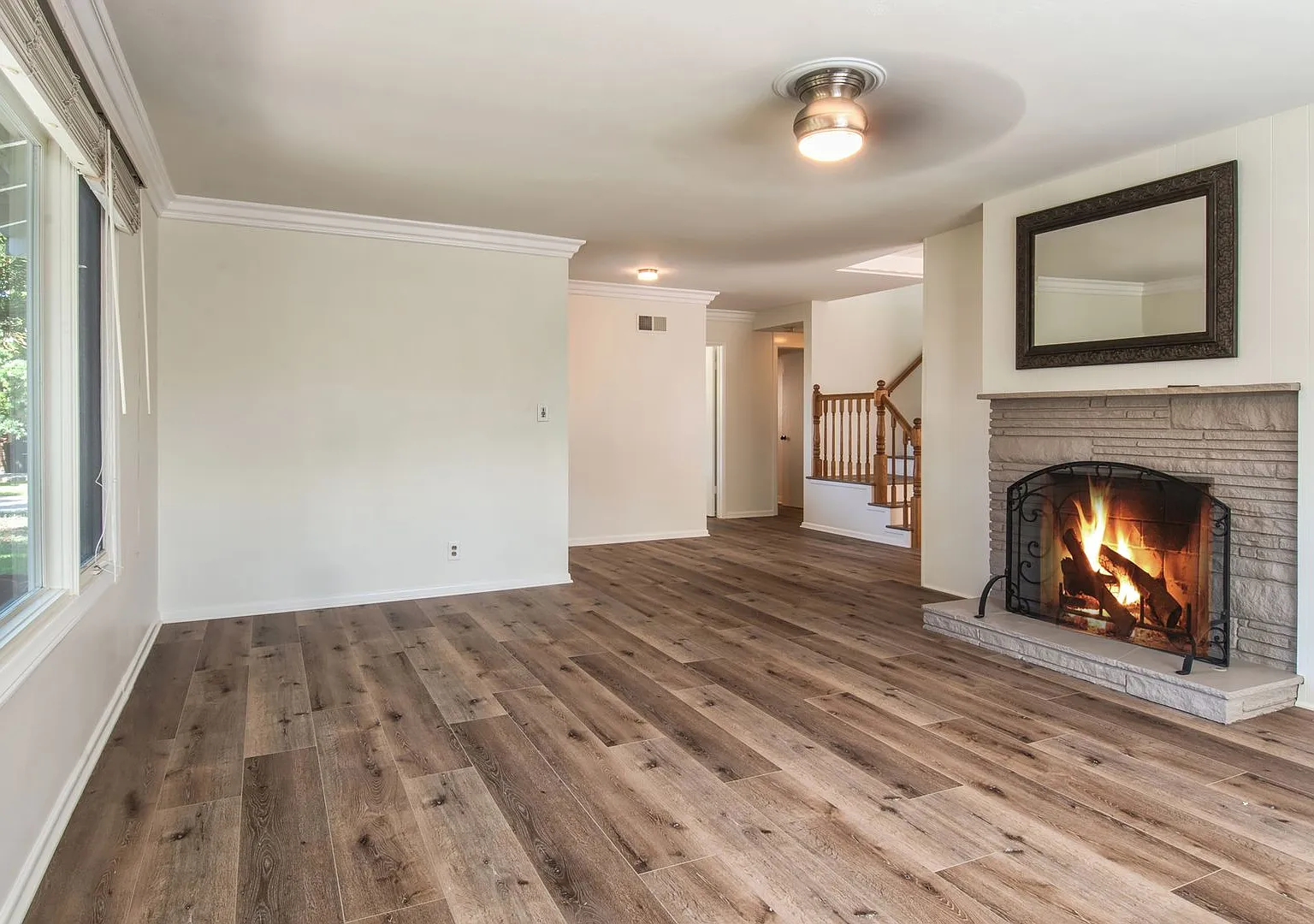 Classic Newport Beach 3 Bed Single Family Home With Yard — Photo 2