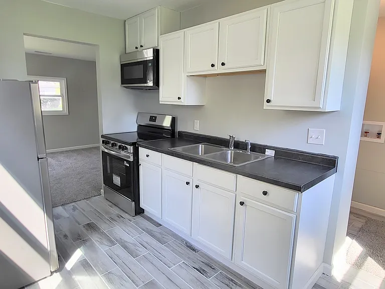 4121 Monroe St — Photo 2