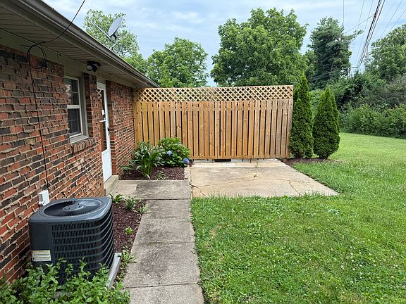 2nd image of 605 Buckingham Ln