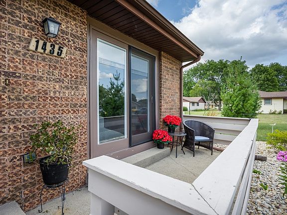 3rd image of 1435 Laramie Ln #8