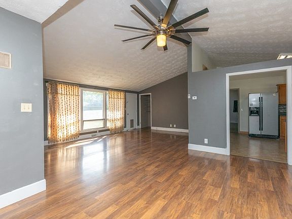 2nd image of 1007 Rainbow Dr