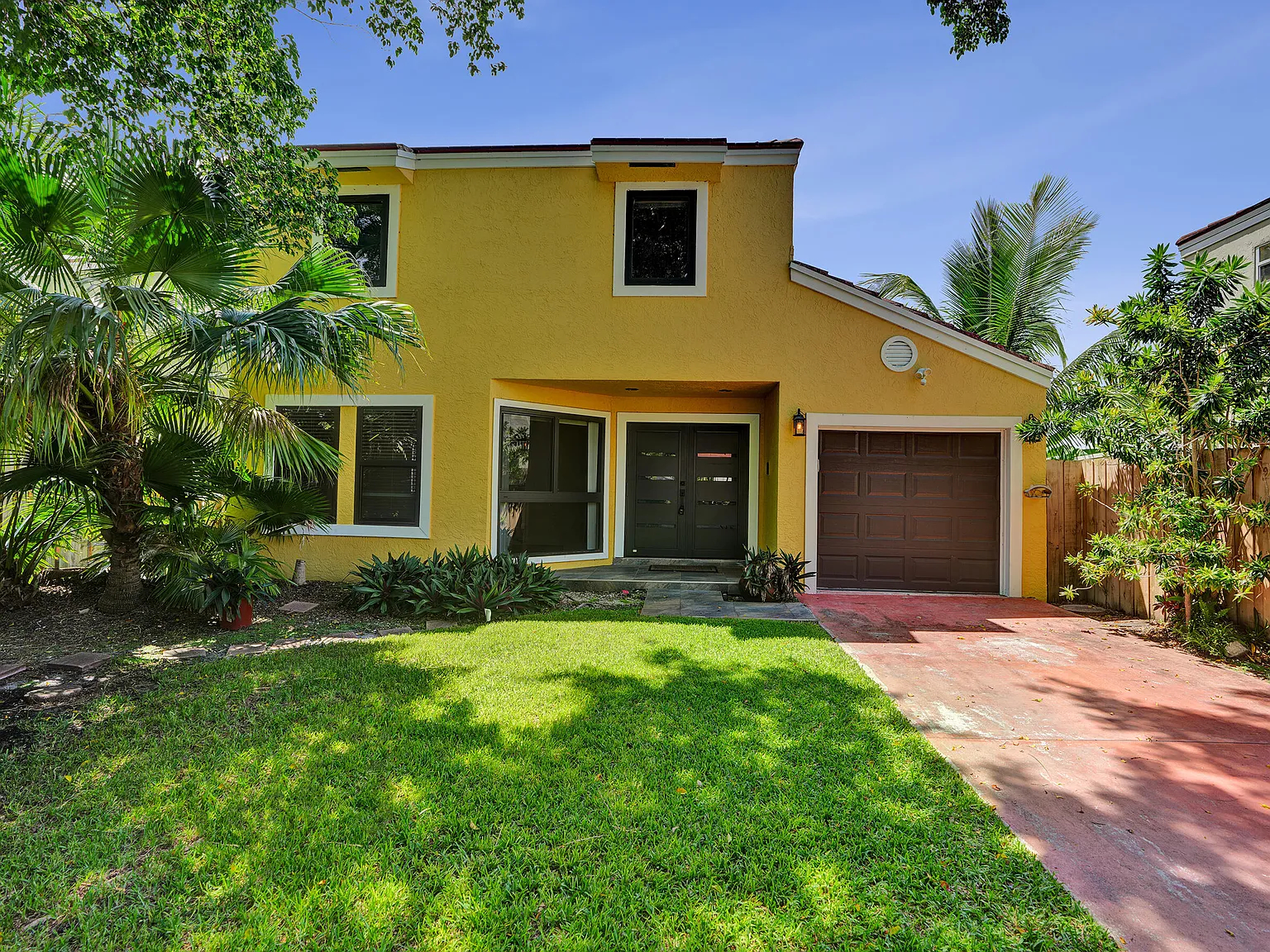 3 bed, 3.0 bath, 1965 sqft, $3,750 — Photo 3