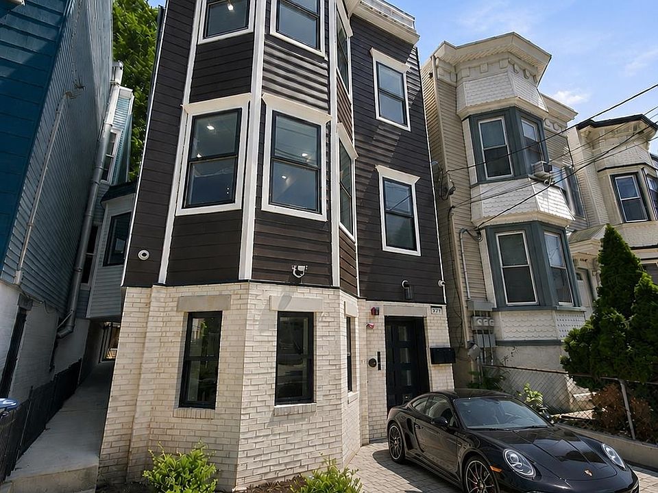 1st image of 892 Summit Ave