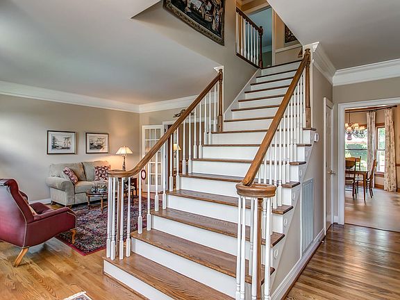 4th image of 819 Appomattox Pl