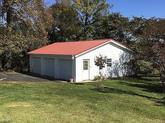 Detached Garage