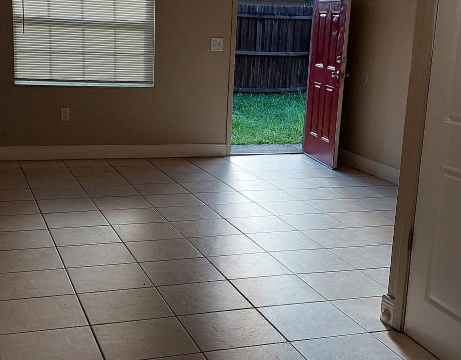 1st image of 923 E Lotus Ave #B
