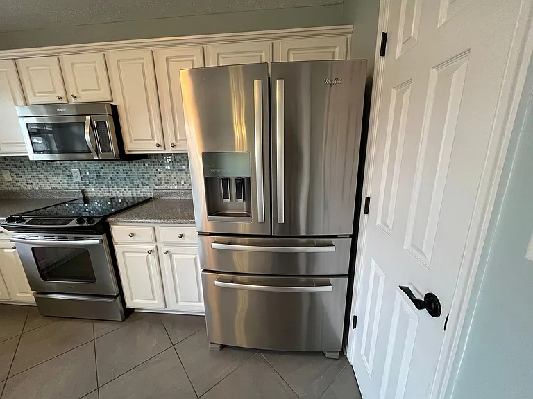 696 Wyndhurst Dr — Photo 9