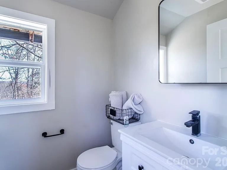 401 Weaver Creek Rd — Photo 13