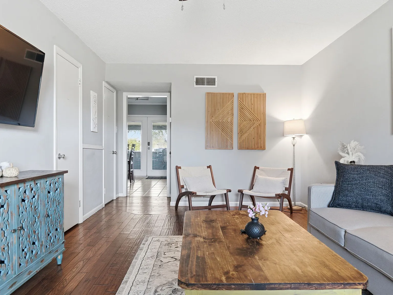 2 bed, 1.5 bath, 1100 sqft, $1,100 — Photo 3