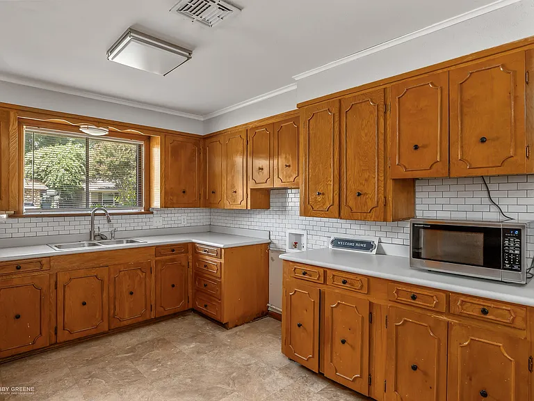 4103 Glen St — Photo 4