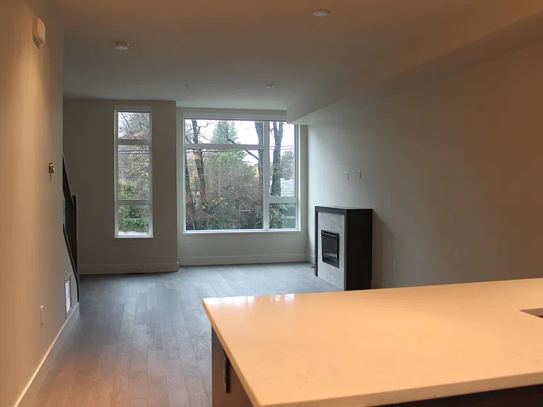 5438 Oak St — Photo 10