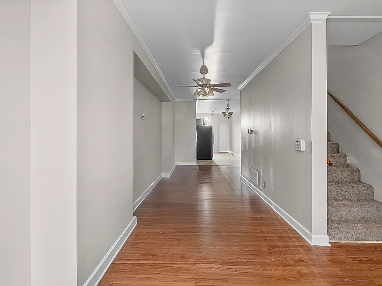 2532 Druid Hill Ave — Photo 5
