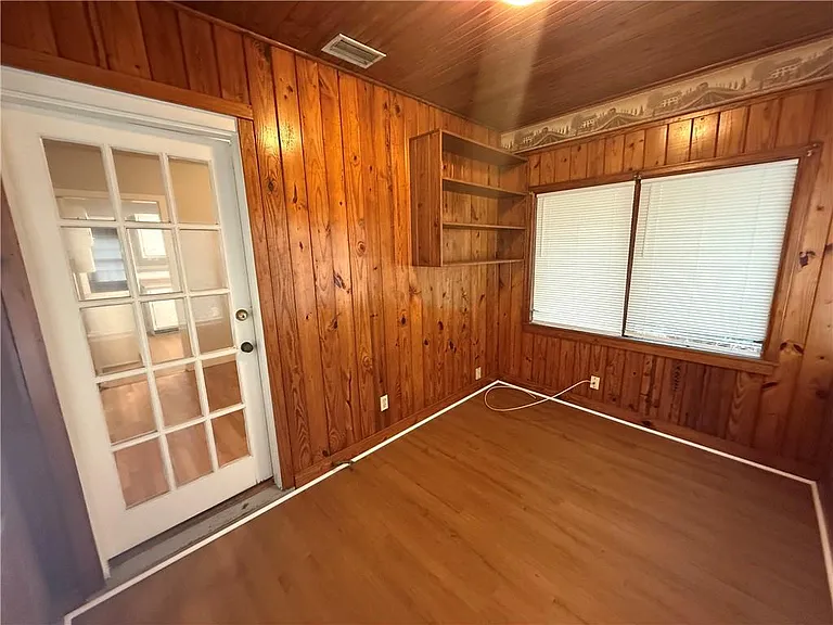 120 Paris Ave — Photo 12
