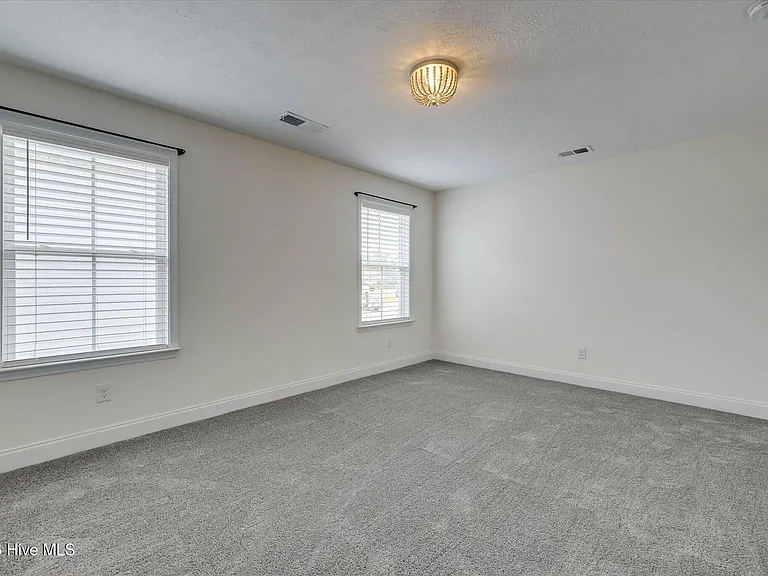 711 Courtland Ln — Photo 39