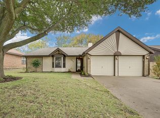 6412 Woodbeach Dr, Fort Worth, TX 76133