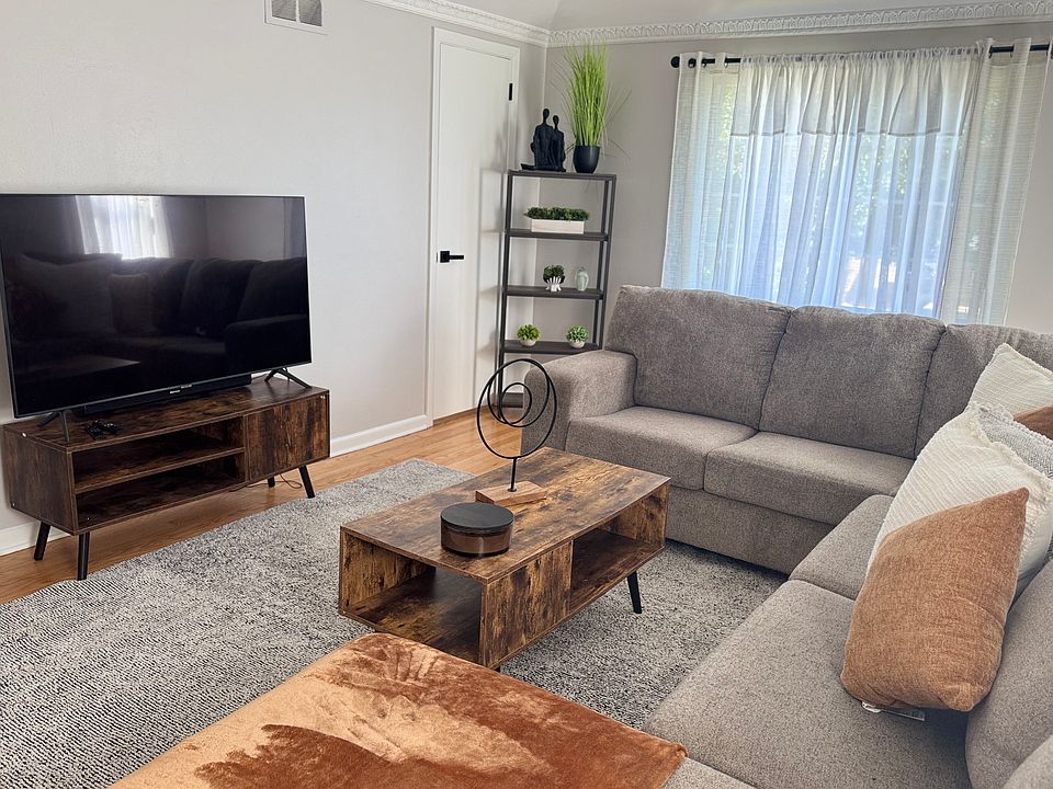 1st image of 3155 S 39th St #2