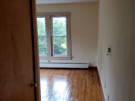 4th image of 126 E Fairmount Ave