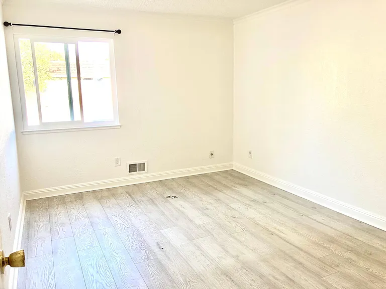 3052 Creekside Dr — Photo 10