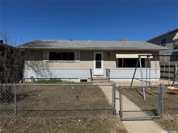 552 6th STREET E, Prince Albert, SK S6V 0N4