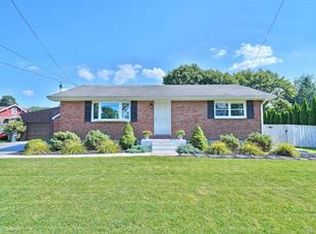 4463 Hanoverville Rd, Bethlehem, PA 18020