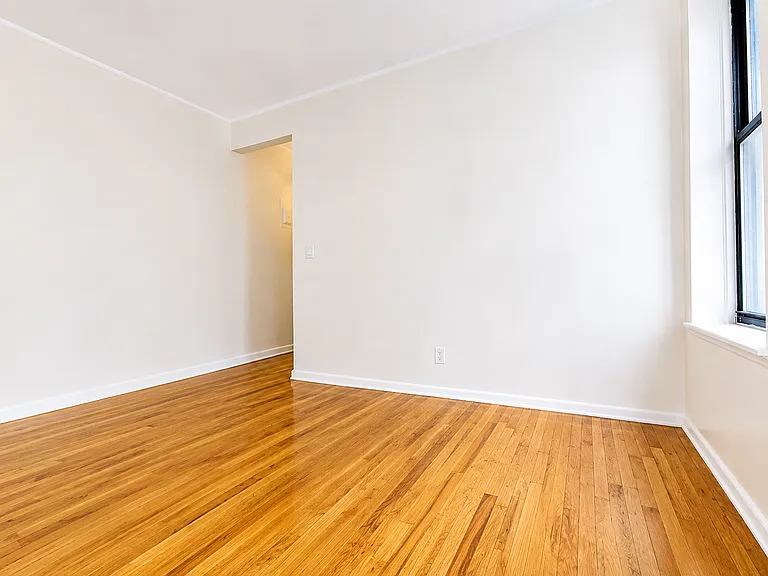 3133 Broadway #11 — Photo 5