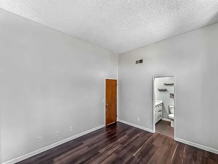 4357 Cleveland Ave #201 — Photo 8