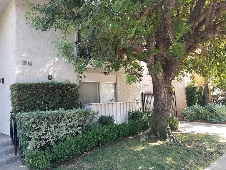 Mammoth Ave — Photo 57