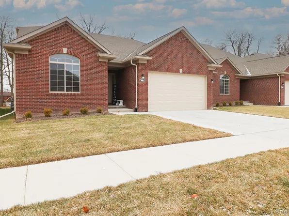 30014 Camden Cir, New Baltimore, MI 48051