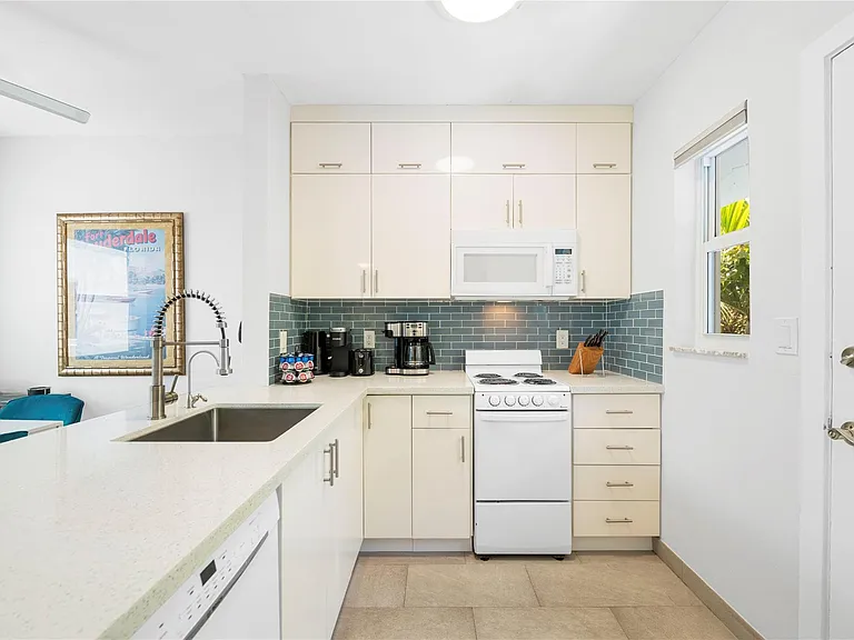3015 Seville St #6 — Photo 11