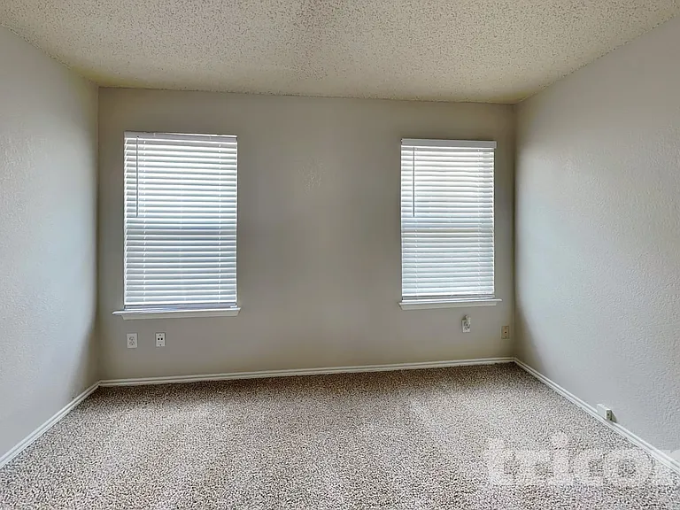 1124 Mustang Ridge Dr — Photo 14