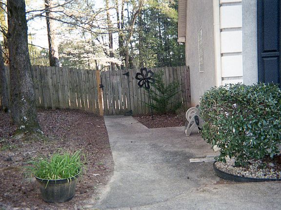 4th image of 14 Barrington Farms Dr