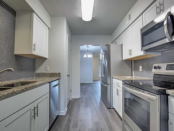 4th image of 9009 N Plaza Ct #140