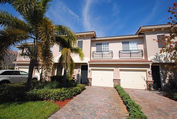 1st image of 247 Las Brisas Cir