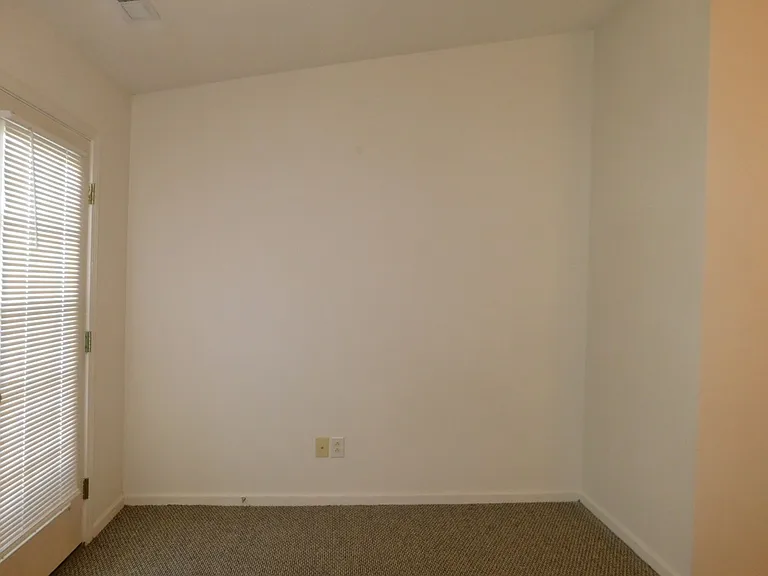 111 Jerrett Ln — Photo 5
