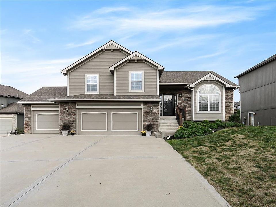 1st image of 4606 NE 102nd Ct