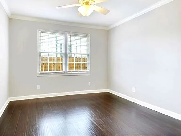 4909 S Claiborne Ave — Photo 6