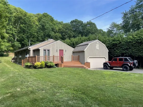 10 Satterlee Road, New Fairfield, CT 06812
