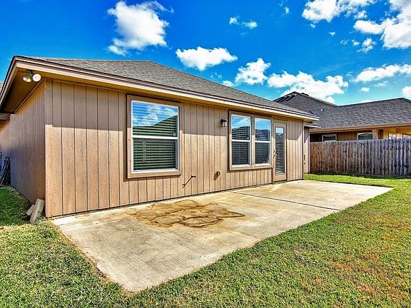5th image of 3021 Cantabria St