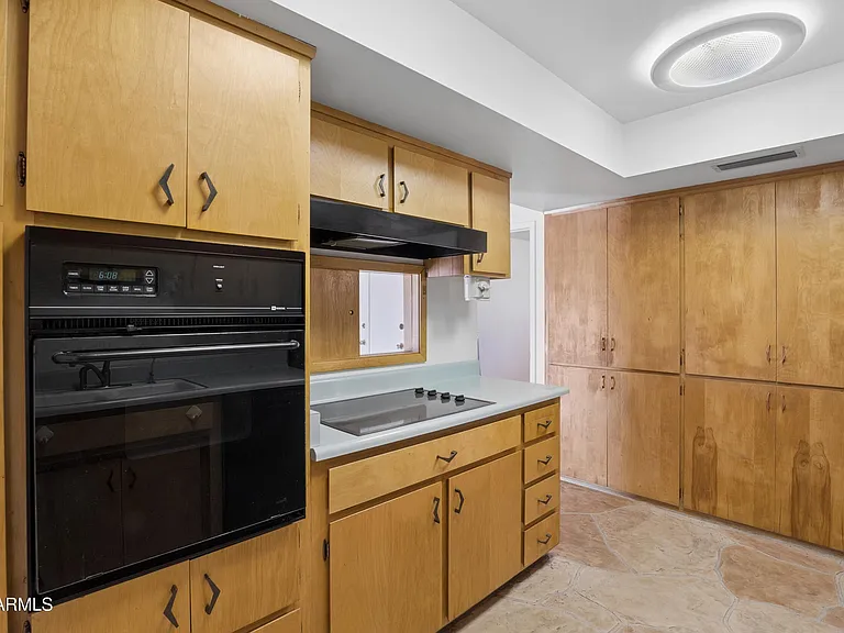 1014 E Balboa Cir — Photo 10