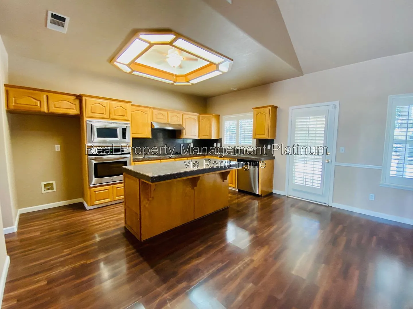 4 bed, 3.0 bath, 1966 sqft, $2,750 — Photo 1