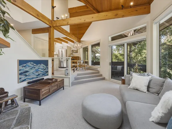 6117 Eagle Dr #205, Whistler, BC V8E 0E1