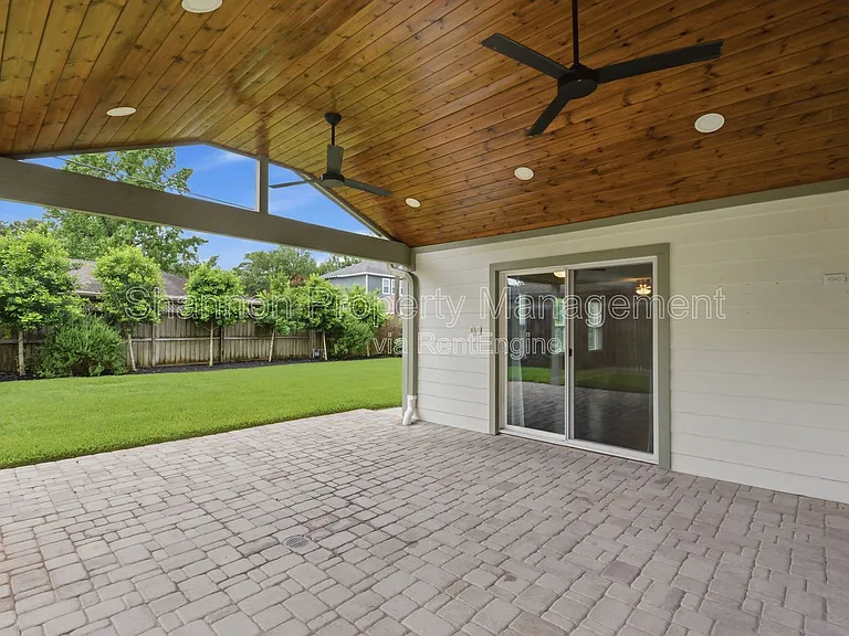 2207 Saxon Dr — Photo 29