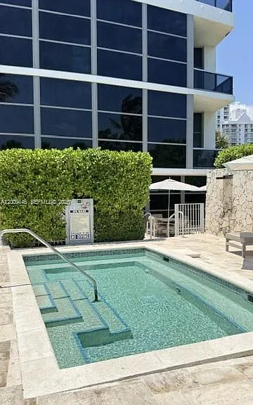 5875 Collins Ave #708 — Photo 22