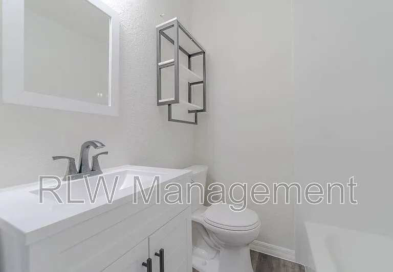 11 N Central Ave #301 — Photo 3